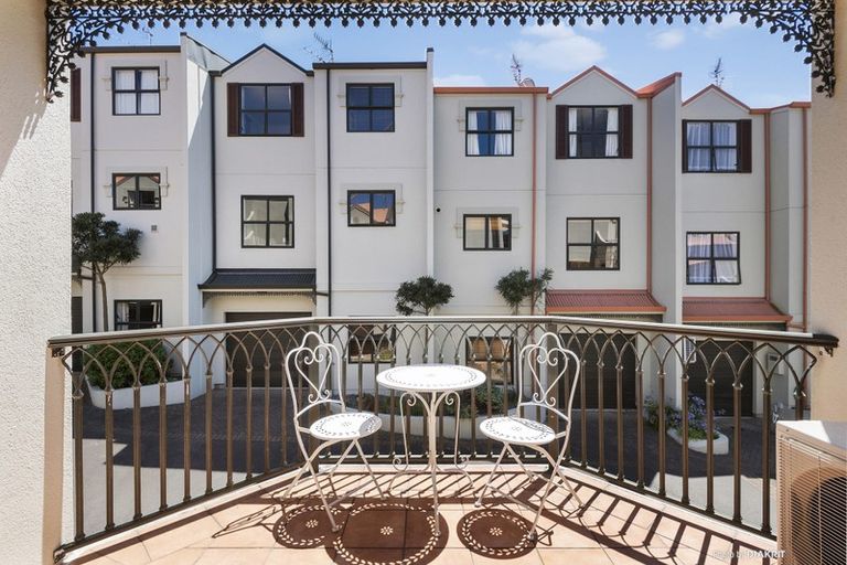 Photo of property in 83c Hill Street, Thorndon, Wellington, 6011