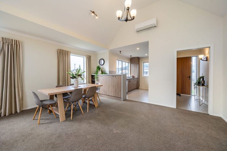 Photo of property in 1 Yeats Grove, Trentham, Upper Hutt, 5018
