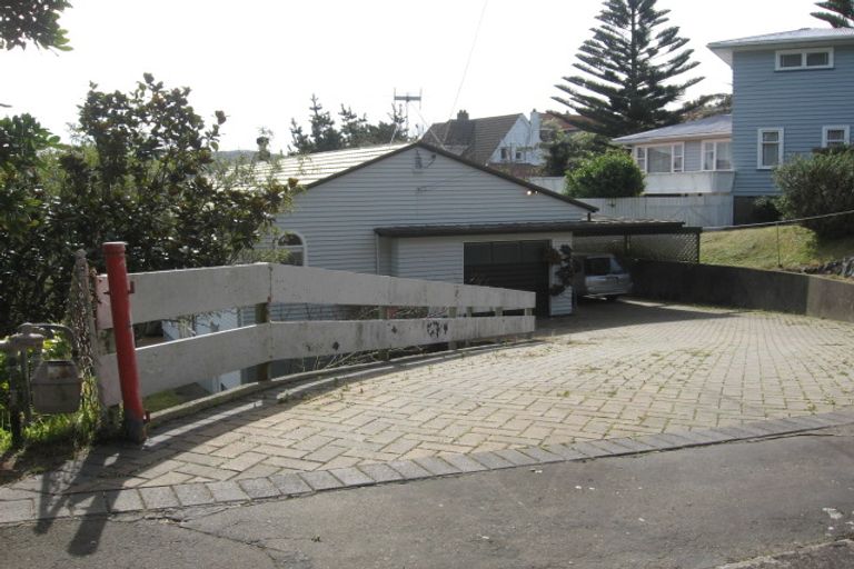 Photo of property in 1 Grenfell Drive, Karori, Wellington, 6012