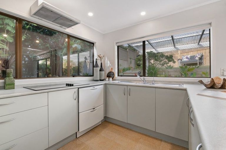 Photo of property in 28 Duncansby Road, Stanmore Bay, Whangaparaoa, 0932