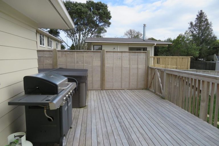 Photo of property in 4 Glastron Place, Bayview, Auckland, 0629