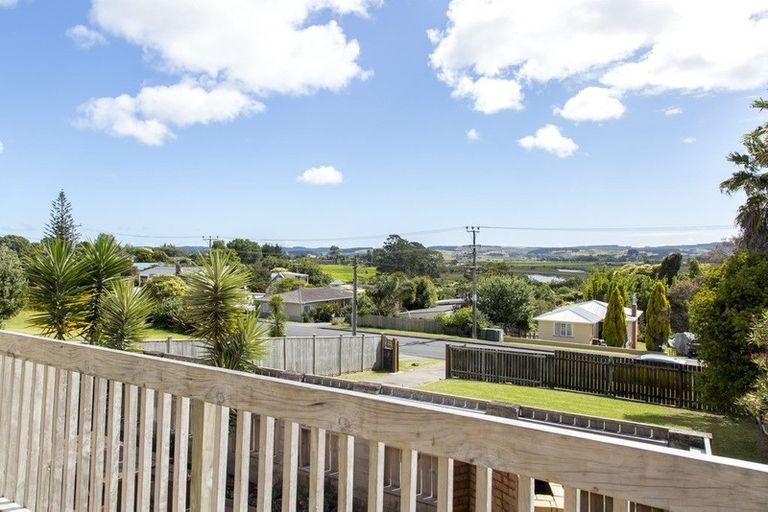 Photo of property in 12 Makiri Street, Helensville, 0800