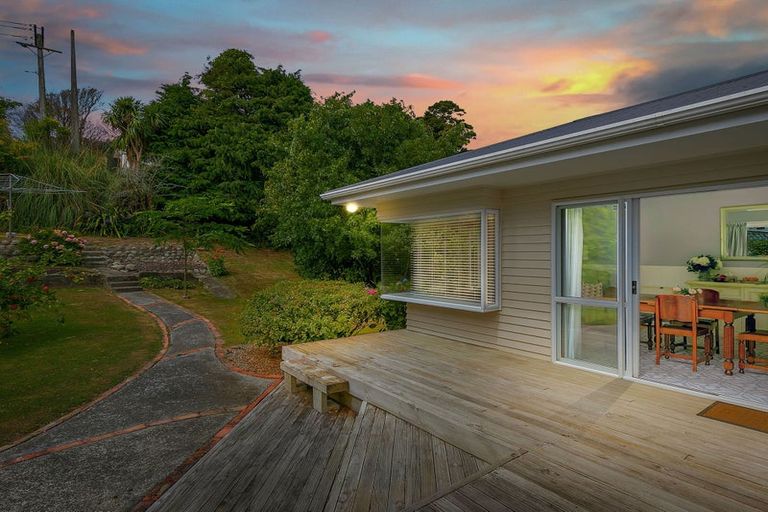 Photo of property in 4 Ranui Terrace, Tawa, Wellington, 5028