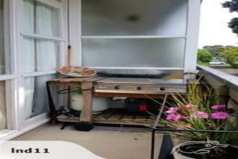 Photo of property in 5/77 Old Lake Road, Narrow Neck, Auckland, 0624