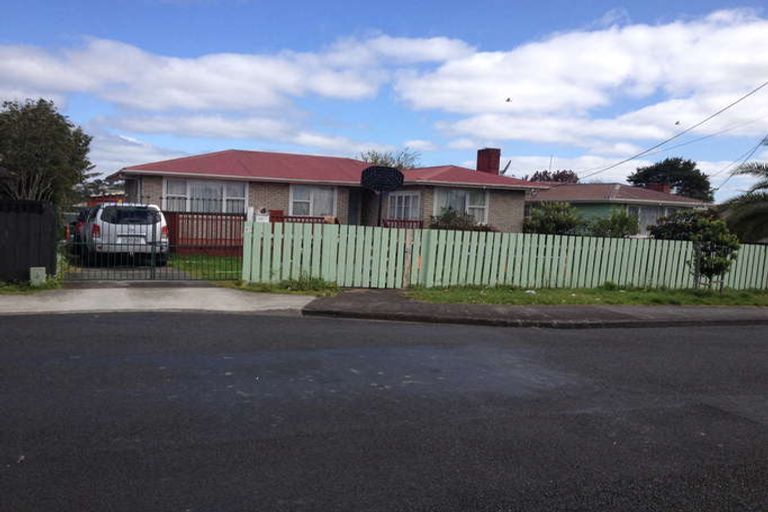 Photo of property in 97 Cobham Crescent, Kelston, Auckland, 0602