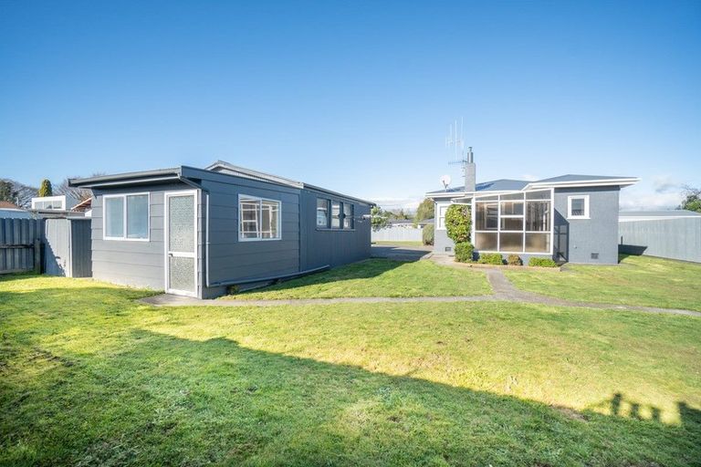 Photo of property in 25 Featherston Street, Takaro, Palmerston North, 4412