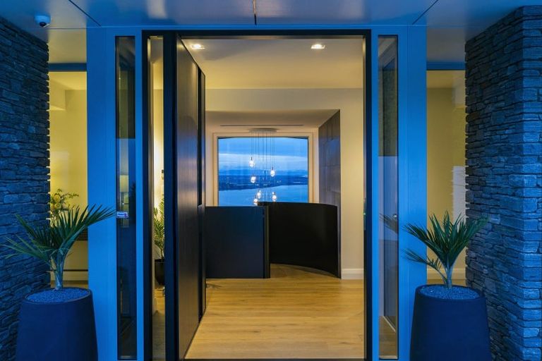 Photo of property in 15 Omeo Crescent, Redcliffs, Christchurch, 8081