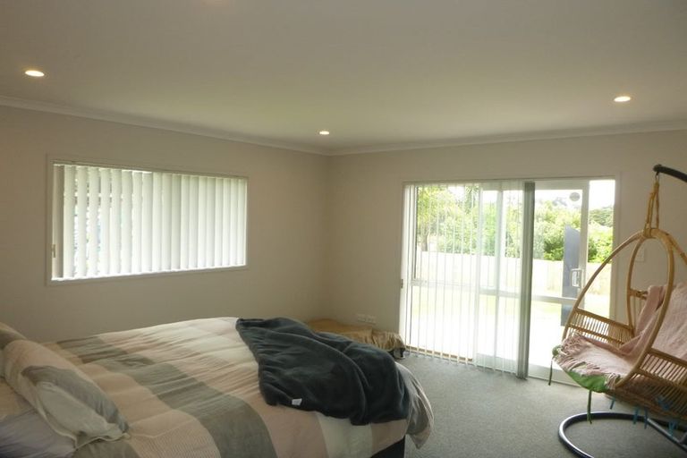 Photo of property in 2 Malbec Place, Huapai, Kumeu, 0810