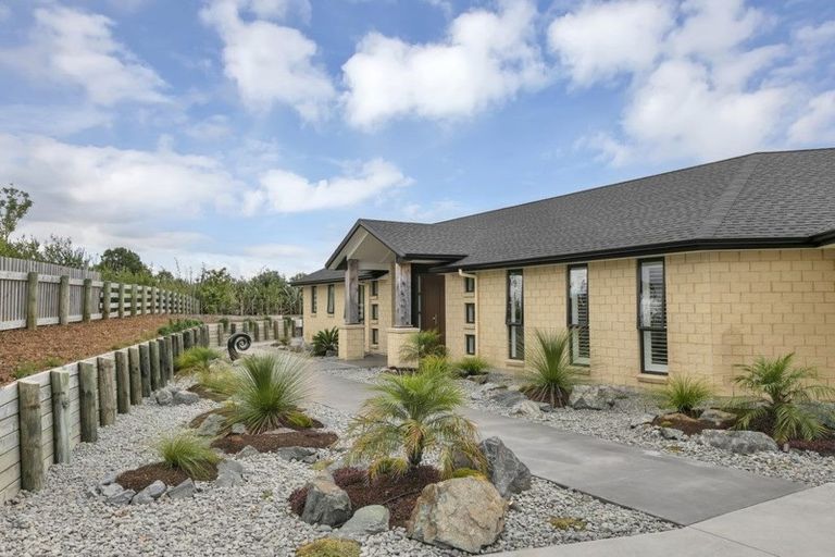 Photo of property in 13 Oak Valley Road, Dairy Flat, Albany, 0792