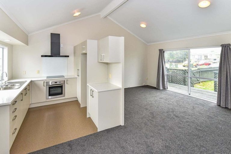 Photo of property in 2/20 Solveig Place, Randwick Park, Auckland, 2105