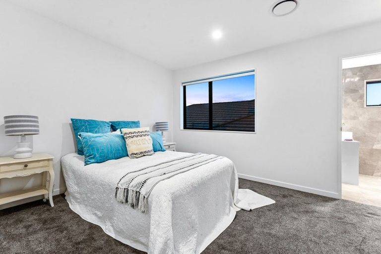 Photo of property in 25 Henriette Place, Totara Park, Auckland, 2105