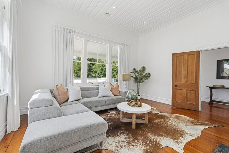 Photo of property in 16 Bracken Street, New Plymouth, 4310