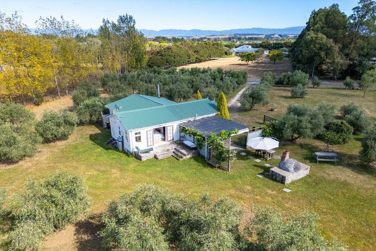 Photo of property in 7 Hawkins Drive, Martinborough, 5711