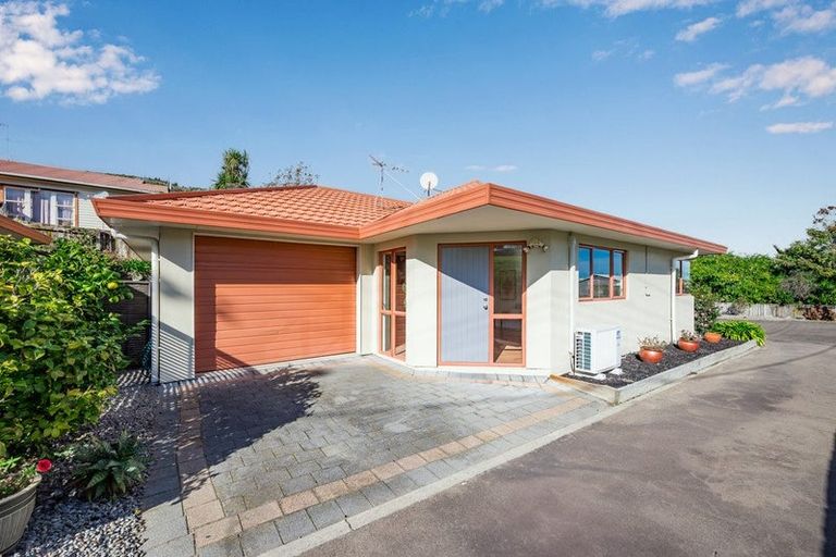 Photo of property in 76 Hinemoa Street, Paraparaumu, 5032
