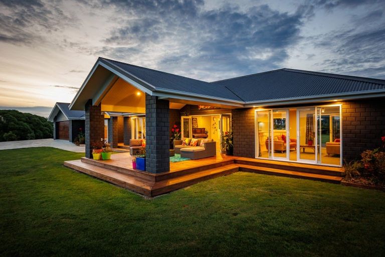 Photo of property in 21 Loveston Lane, Kelvin Grove, Palmerston North, 4470