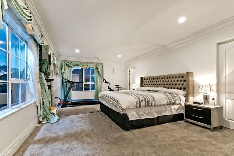 Photo of property in 18 Mansion Court, West Harbour, Auckland, 0618