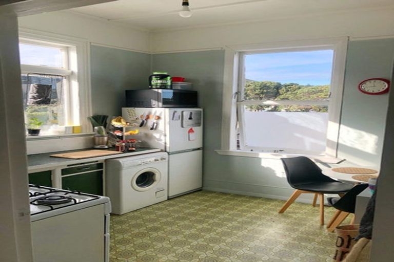 Photo of property in 16 Glendavar Street, Berhampore, Wellington, 6023