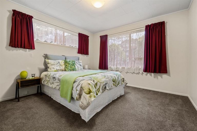 Photo of property in 5 Peterhouse Place, West Harbour, Auckland, 0618