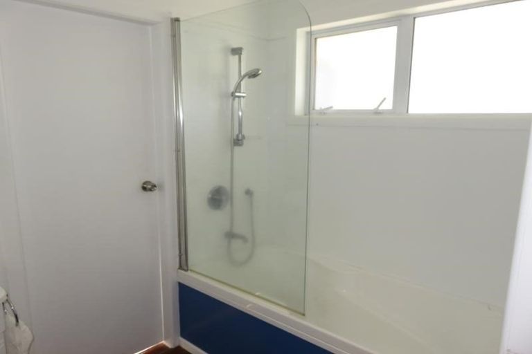 Photo of property in 16 Oswald Crescent, Paparangi, Wellington, 6037