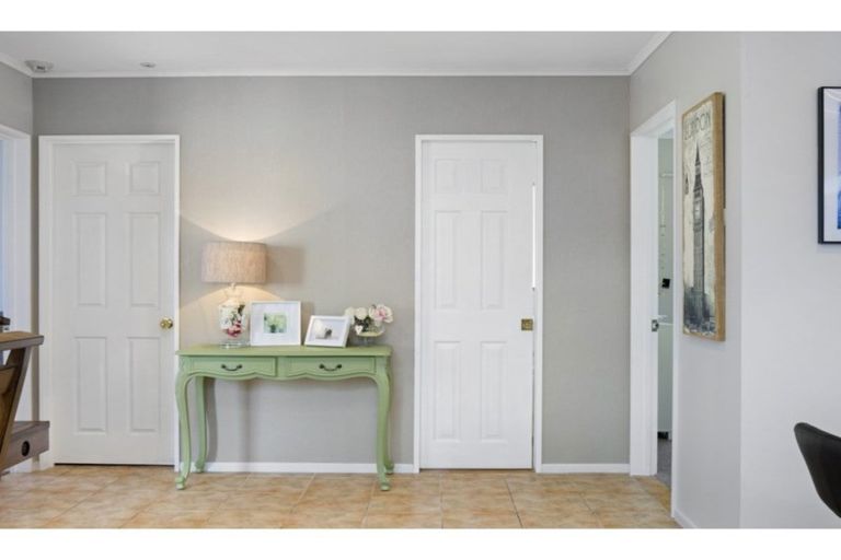 Photo of property in 11 Dawn Place, Waiuku, 2123