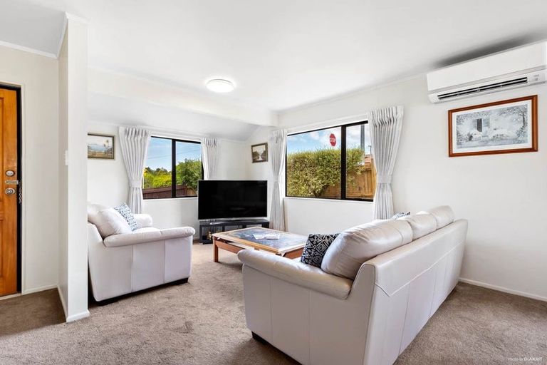 Photo of property in 37 Hutchinson Avenue, New Lynn, Auckland, 0600