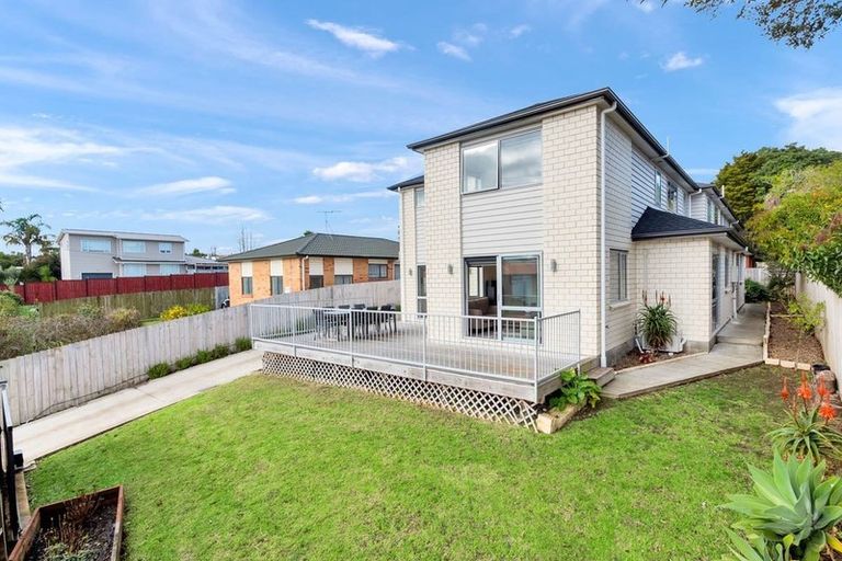 Photo of property in 14a Kotuku Street, Te Atatu Peninsula, Auckland, 0610