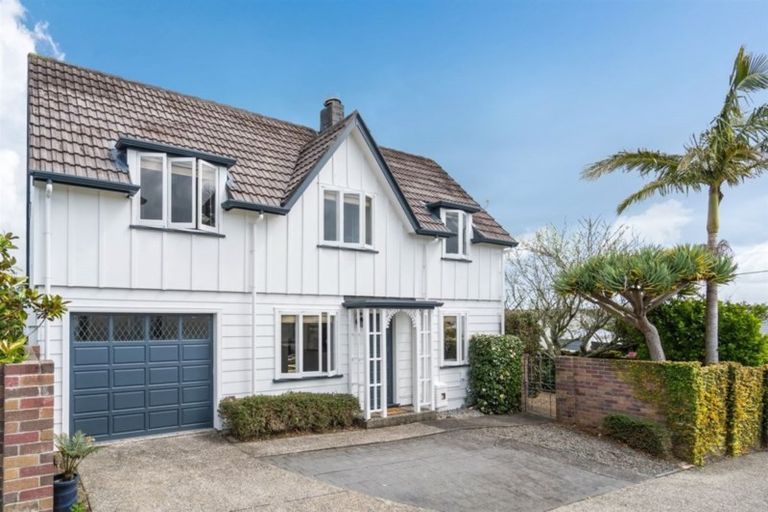 Photo of property in 1/14 Otakau Road, Milford, Auckland, 0620