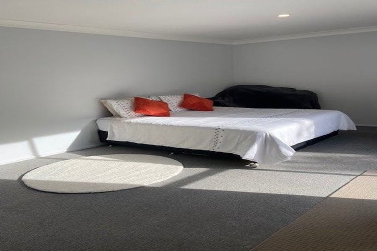 Photo of property in 96 Pioneer Road, Moturoa, New Plymouth, 4310