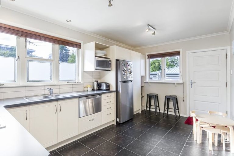 Photo of property in 15 Graham Avenue, Te Atatu Peninsula, Auckland, 0610