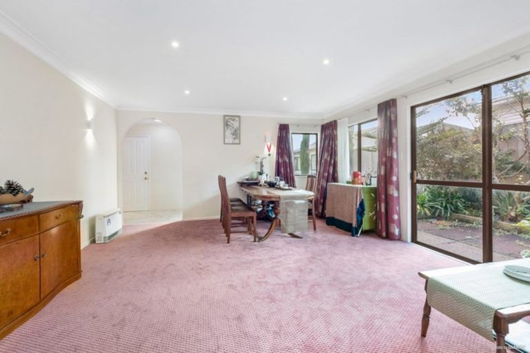 Photo of property in 20 Karetu Road, Greenlane, Auckland, 1051