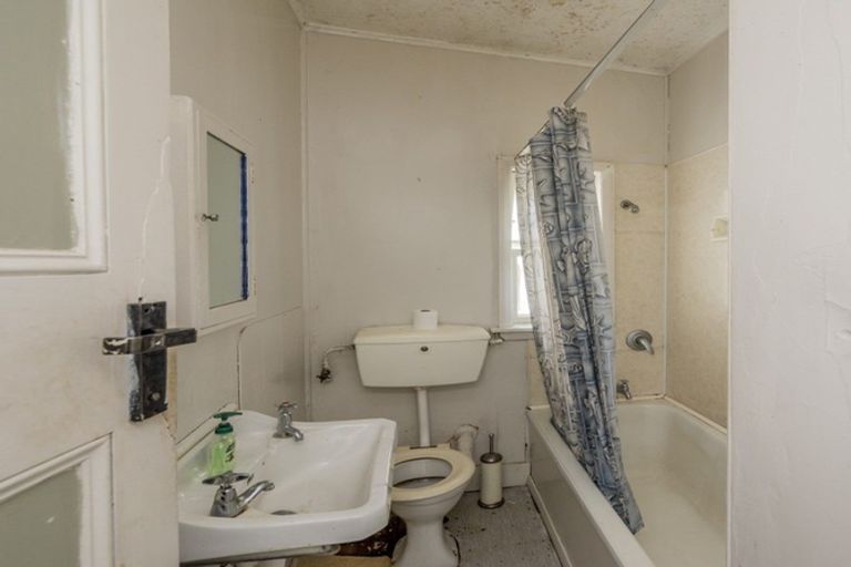 Photo of property in 16 Wilton Street, Levin, 5510