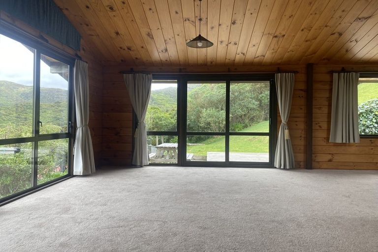 Photo of property in 16 John Witton Drive, Crofton Downs, Wellington, 6035