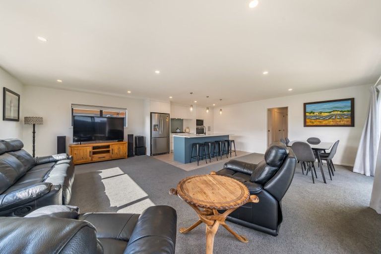 Photo of property in 3 Thornbury Lane, Timberlea, Upper Hutt, 5018