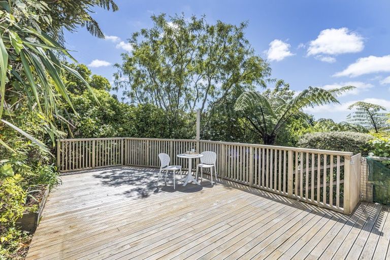 Photo of property in 5 Kilgour Way, Crofton Downs, Wellington, 6035