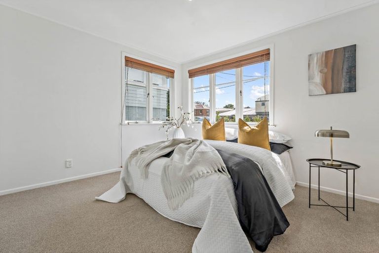 Photo of property in 45 Lynwood Road, New Lynn, Auckland, 0600