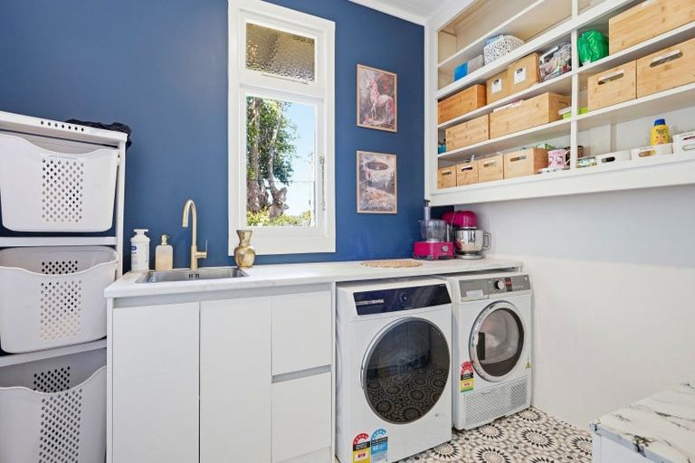 Photo of property in 18 Parsons Street, Saint Johns Hill, Whanganui, 4501