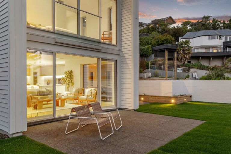 Photo of property in 2/1 The Brae, Mount Pleasant, Christchurch, 8081