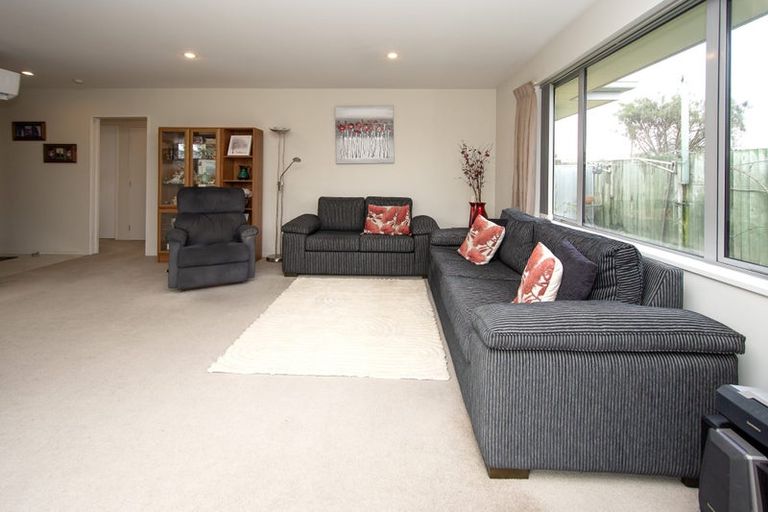 Photo of property in 2/417a Bower Avenue, Parklands, Christchurch, 8083