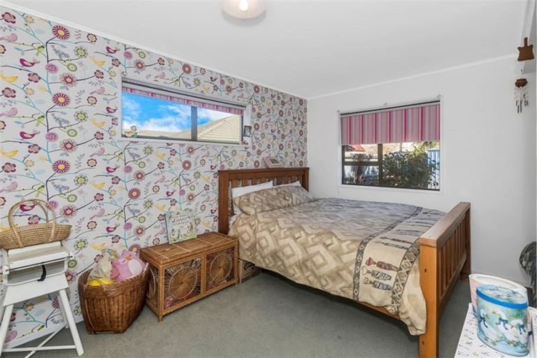 Photo of property in 4 Watkins Drive, Rangiora, 7400