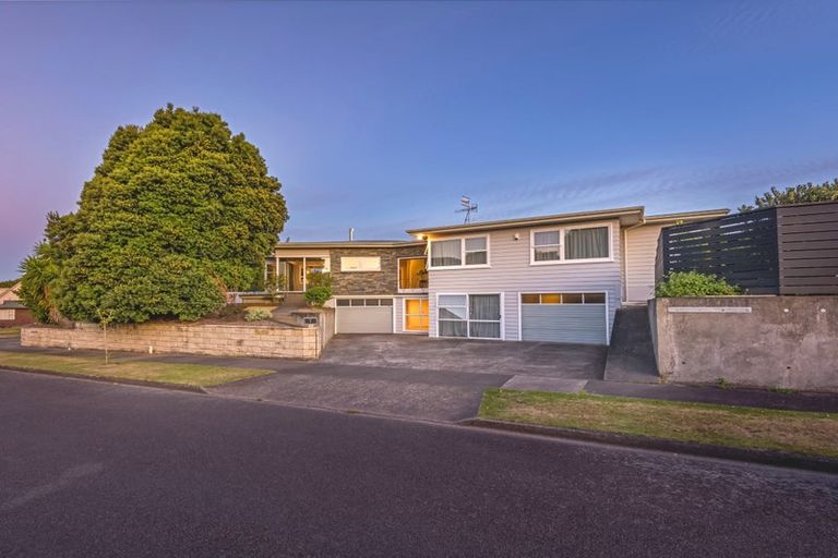 Photo of property in 1 Wigan Place, Hokowhitu, Palmerston North, 4410