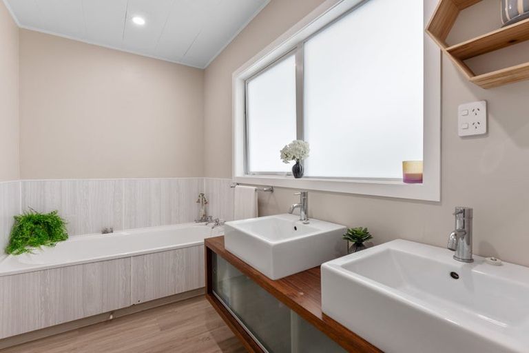 Photo of property in 140 Matai Road, Raumati Beach, Paraparaumu, 5032