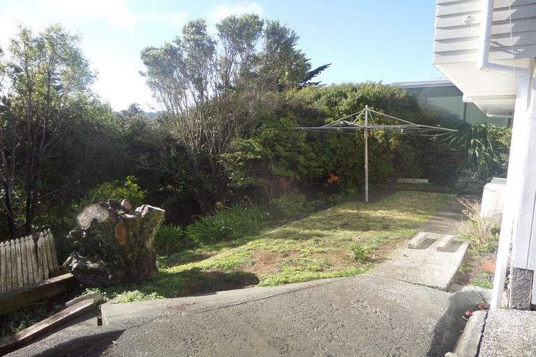 Photo of property in 11 Beverley Grove, Paparangi, Wellington, 6037