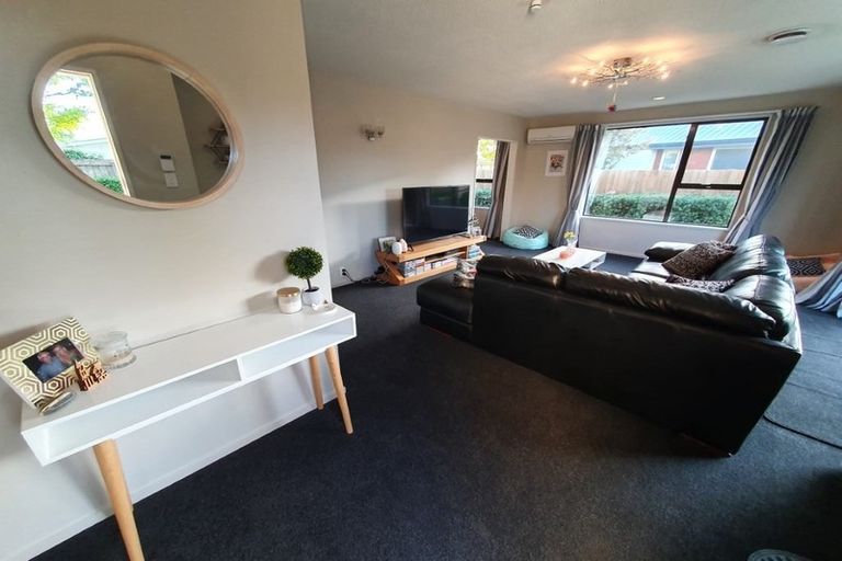 Photo of property in 2/27 Mortlake Street, Islington, Christchurch, 8042