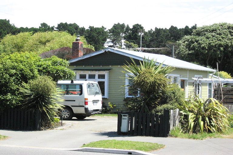 Photo of property in 208 Estuary Road, South New Brighton, Christchurch, 8062