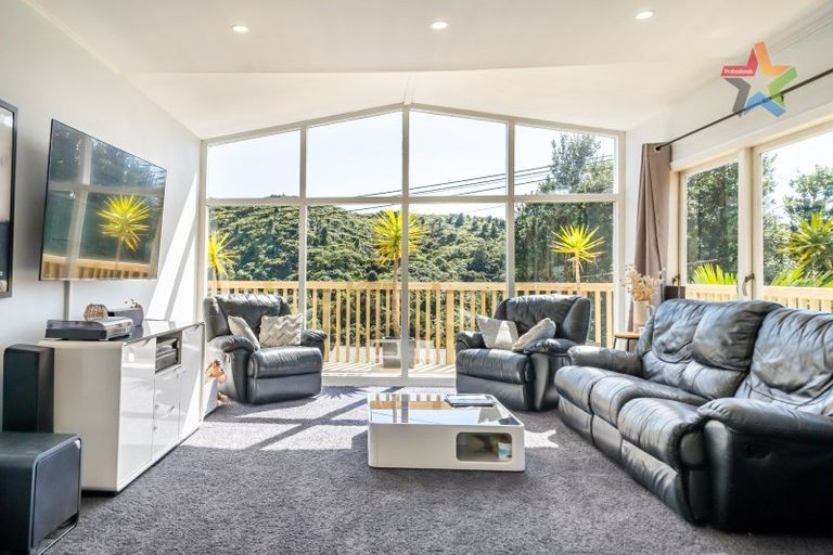 Photo of property in 27 Foster Crescent, Belmont, Lower Hutt, 5010
