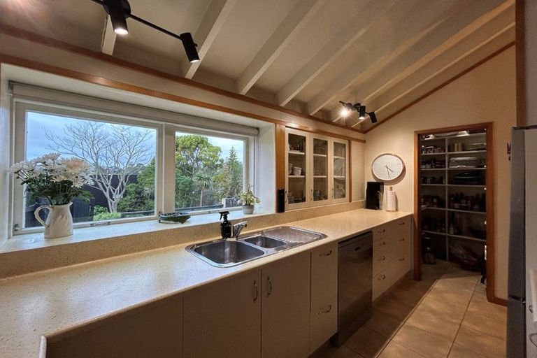 Photo of property in 19 Tauroa Road, Havelock North, 4130