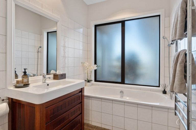 Photo of property in 20 Katelyn Place, Kinloch, Taupo, 3385