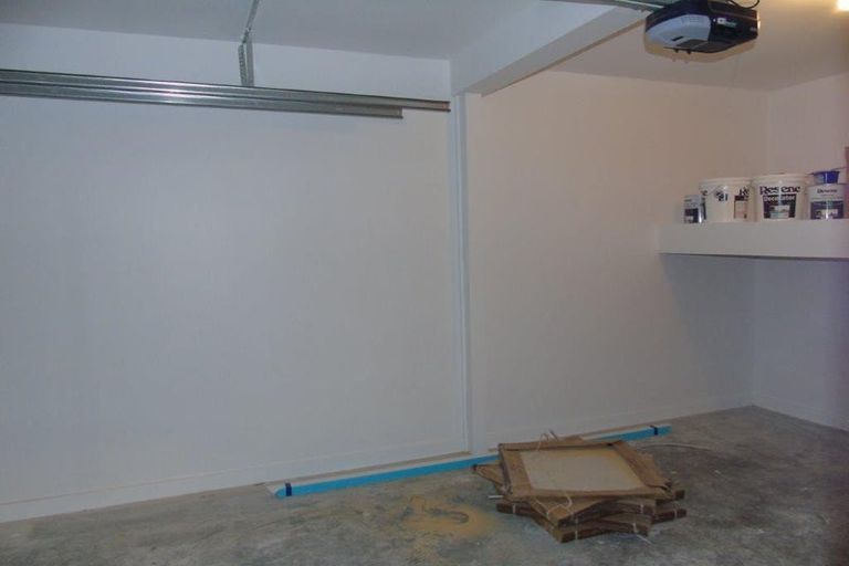 Photo of property in 14 Lawson Place, Mount Victoria, Wellington, 6011