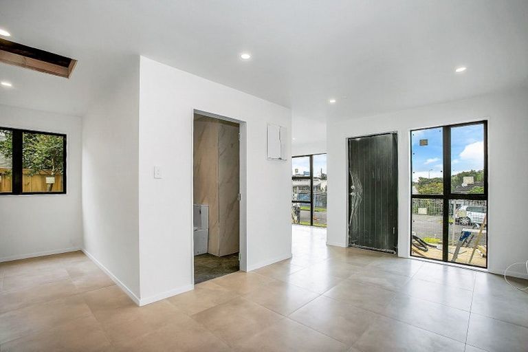 Photo of property in 1/21 Montrose Street, Point Chevalier, Auckland, 1022