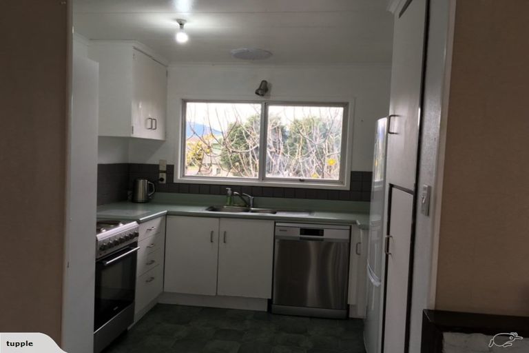 Photo of property in 14 Eruini Street, Waikanae Beach, Waikanae, 5036